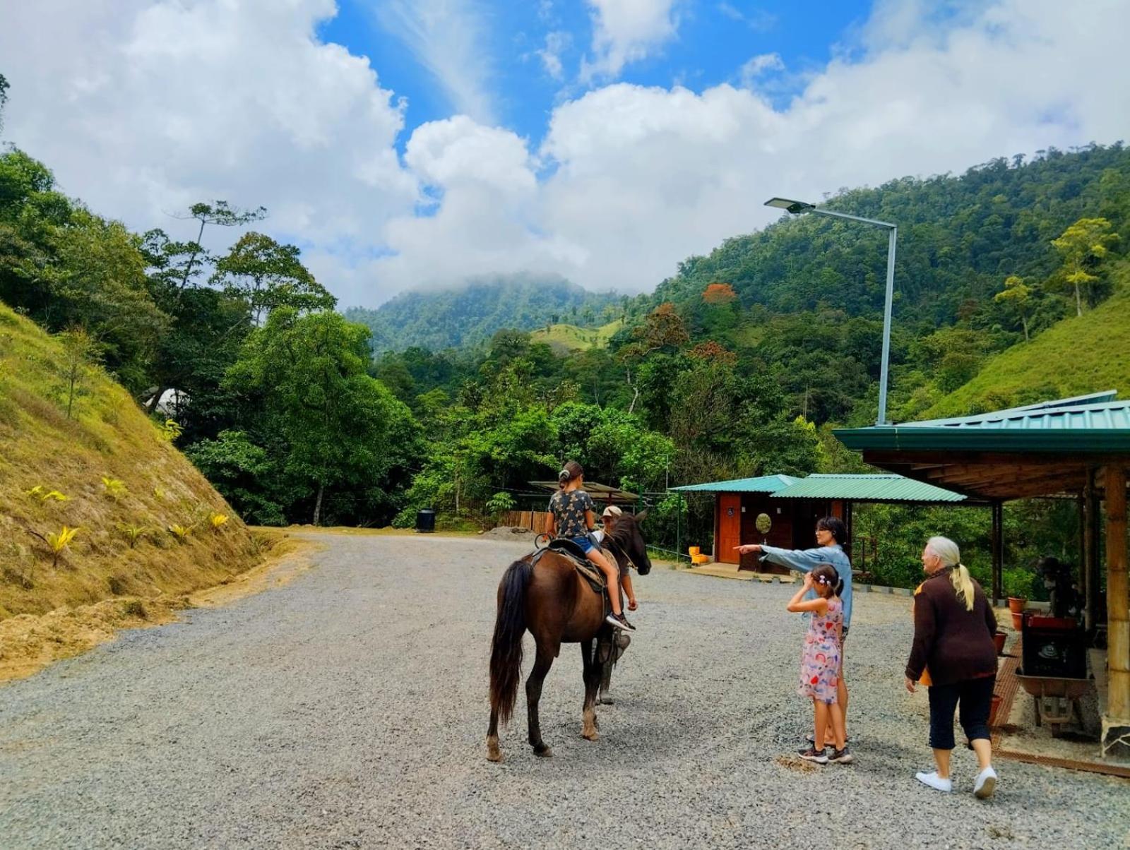 Hotel Rivel - Restaurant & Nature Retreat Turrialba Eksteriør billede